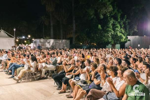 Arena di Notti di Cinema a Piazza Vittorio durante la proiezione di Nonostante